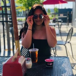 Meet your Posher, Beatriz